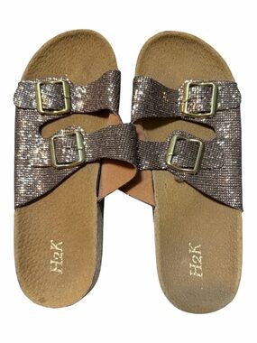 H2K Women SIZE 7 slides Brand new no box